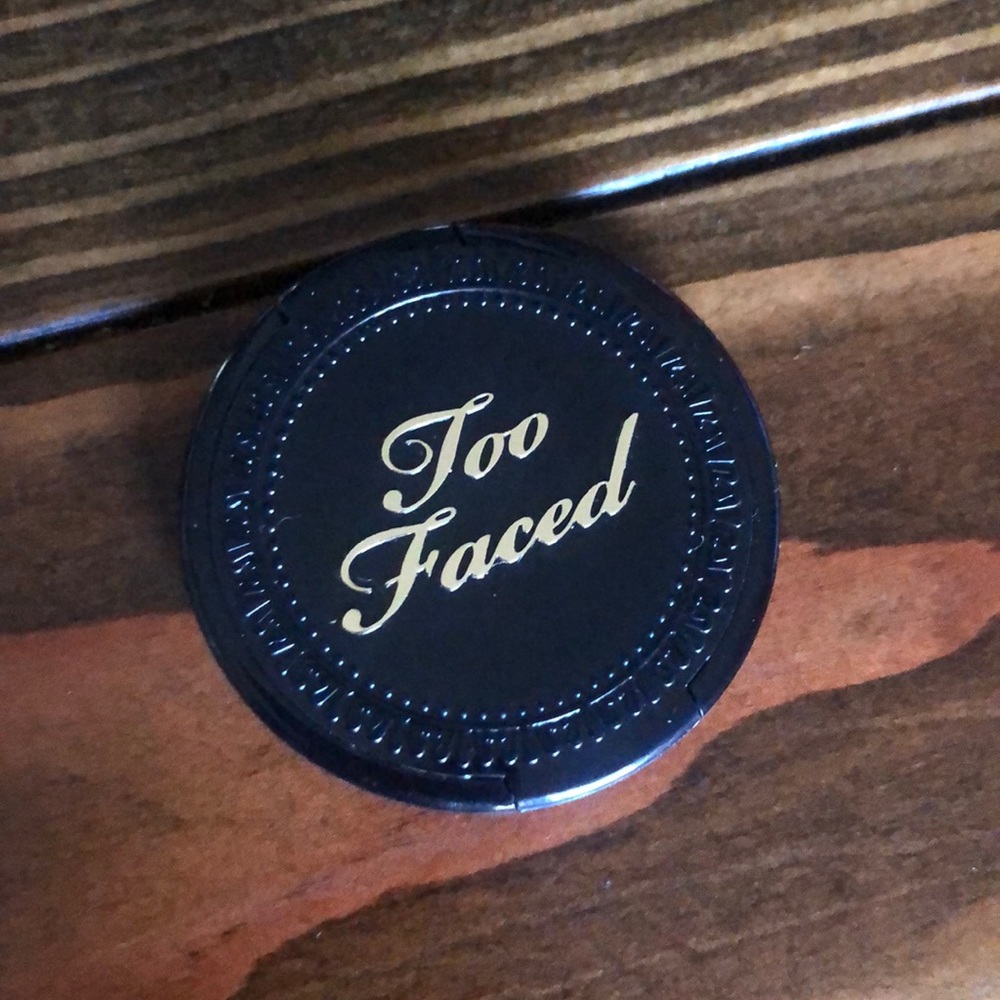 Too faced bronzer
